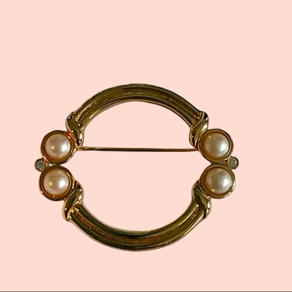 VINTAGE Pearl Gates Gold Tone Brooch by Monet - Picture 10 of 16
